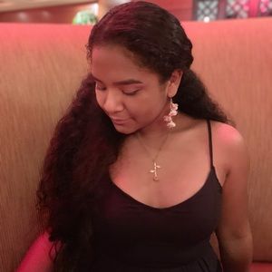 Meet your Posher, Camila